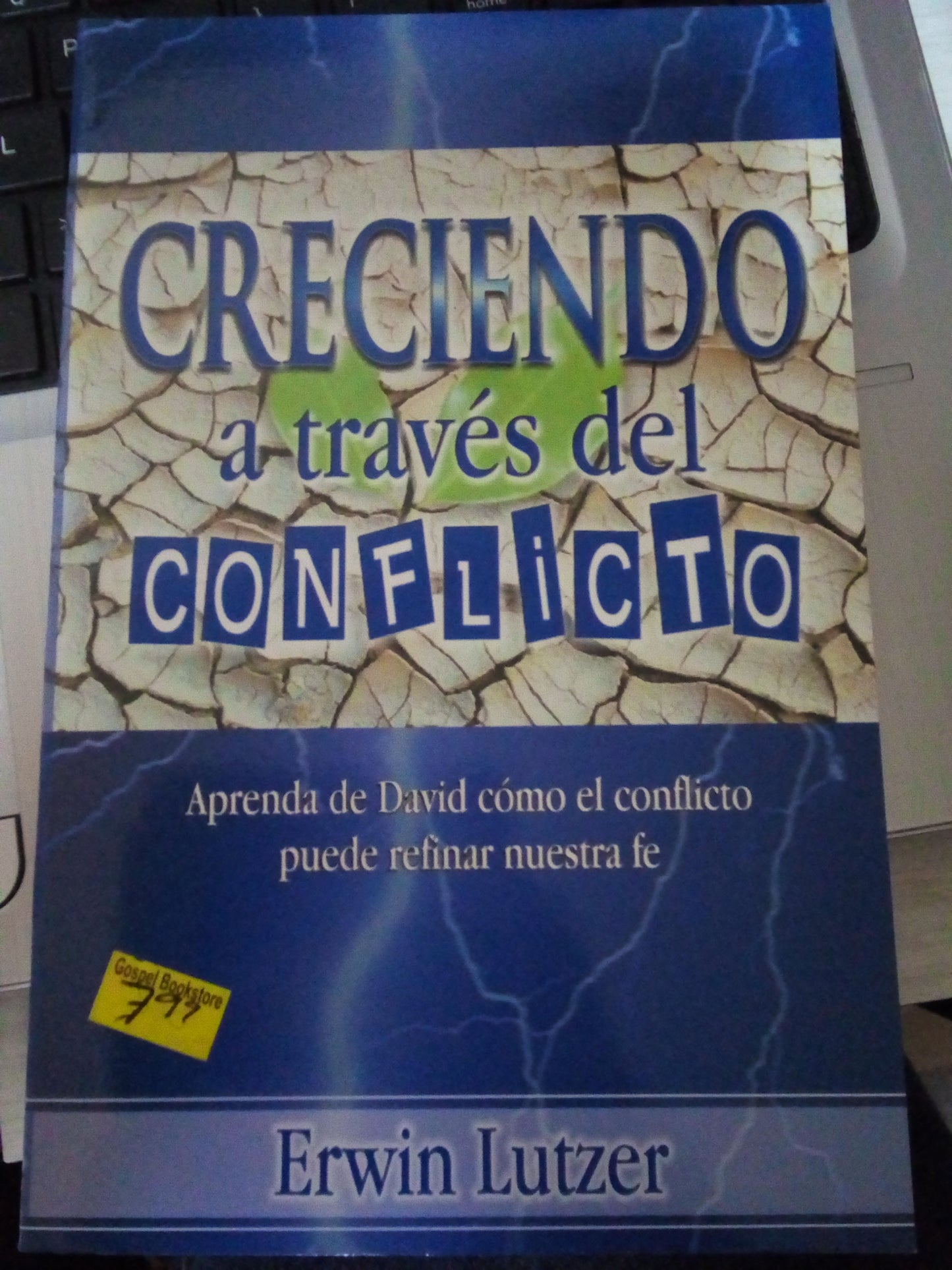 Creciendo a traves del conflicto — disponible en La Librería del Evangelio