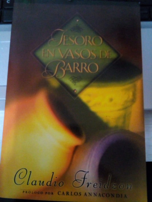 Tesoros en vasos de barro — disponible en La Librería del Evangelio