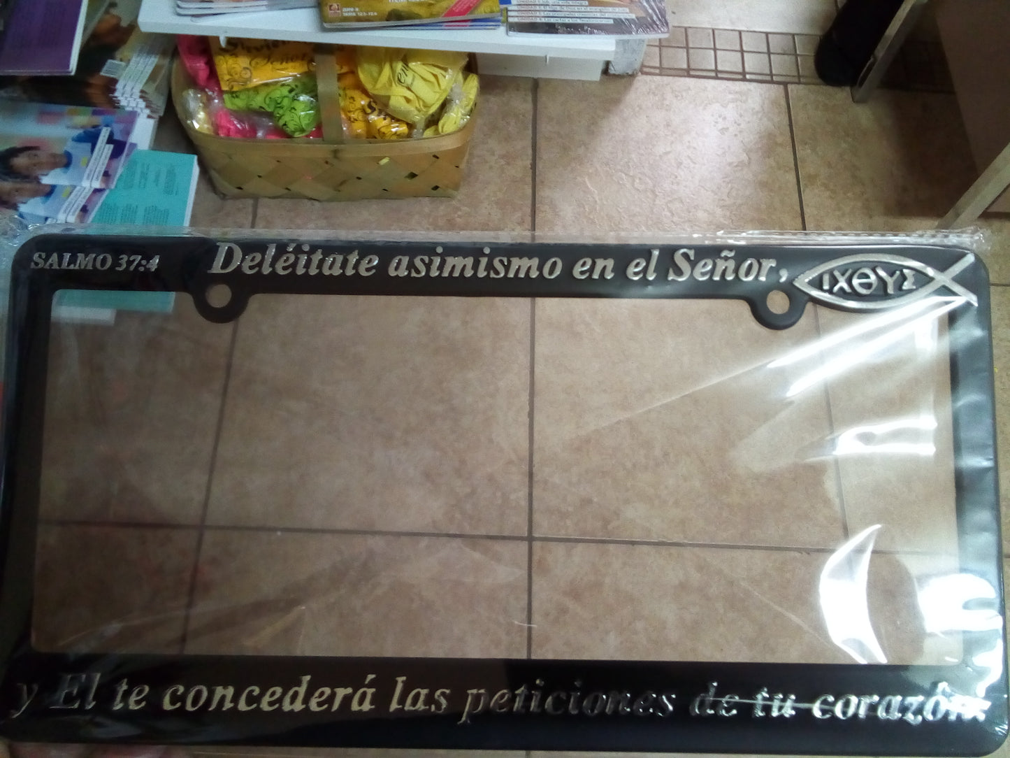 Marco para placa. Deléitate asimismo en el Señor y él te concederá las peticiones de tu corazón — disponible en La Librería del Evangelio