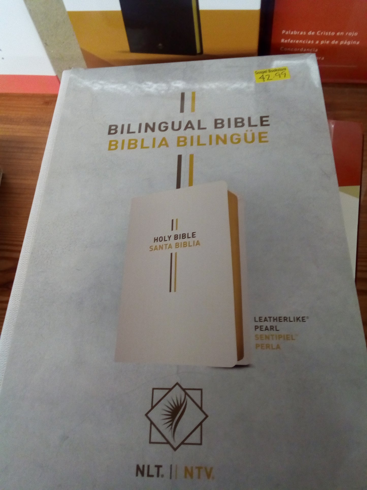 Bilingual Bible. BIBLIA bilingue — disponible en La Librería del Evangelio
