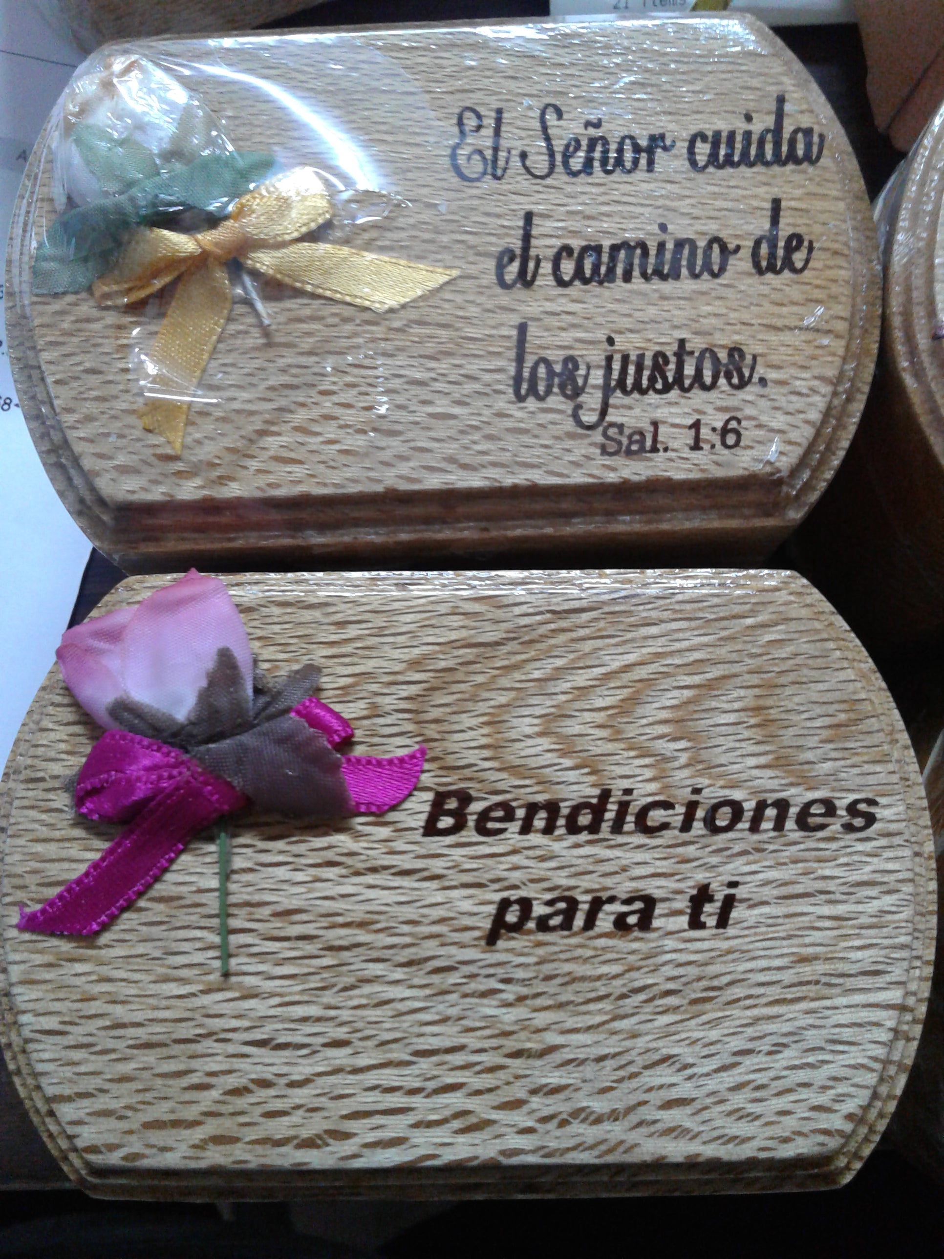 Joyero de madera/jelewery box — disponible en La Librería del Evangelio
