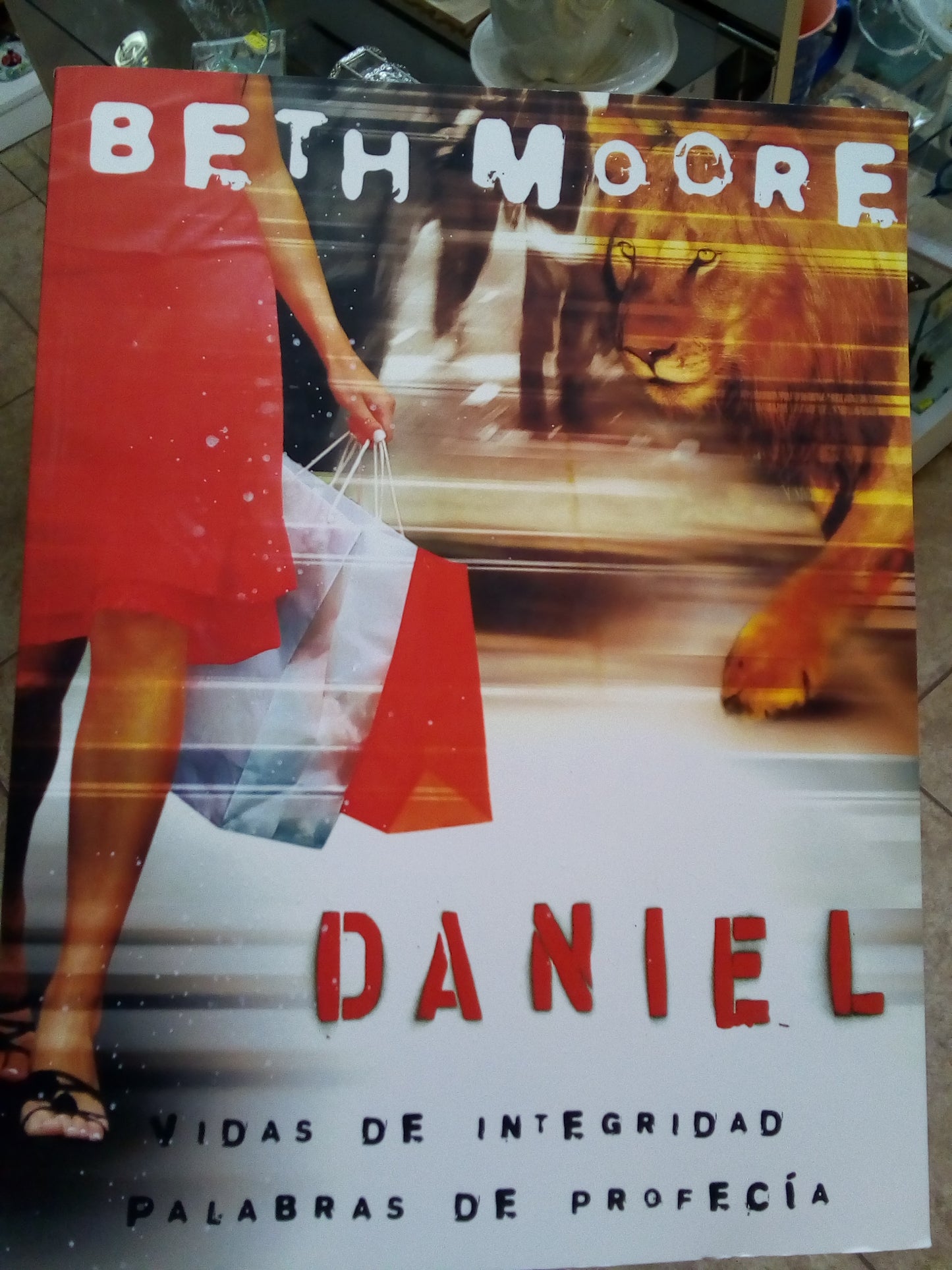 Beth Moore. DANIEL vidas de integridad — disponible en La Librería del Evangelio