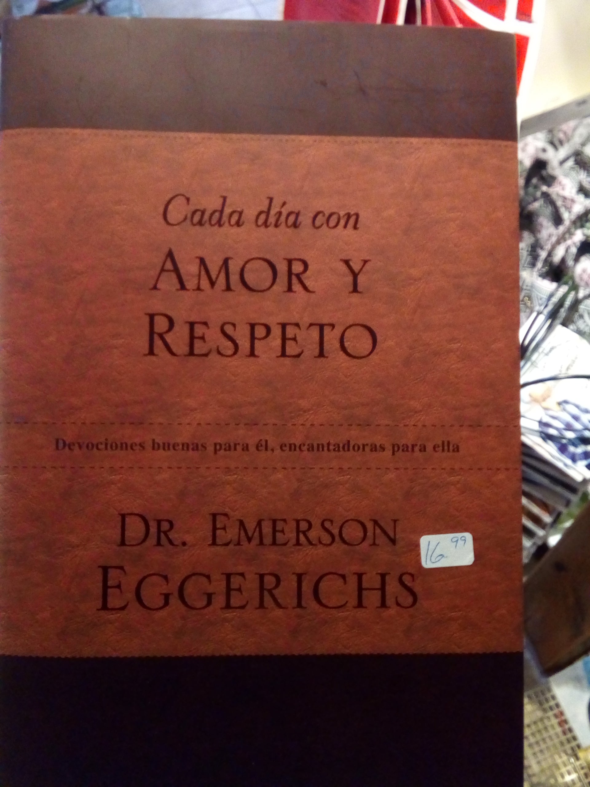 Cada dia con amor y respeto — disponible en La Librería del Evangelio