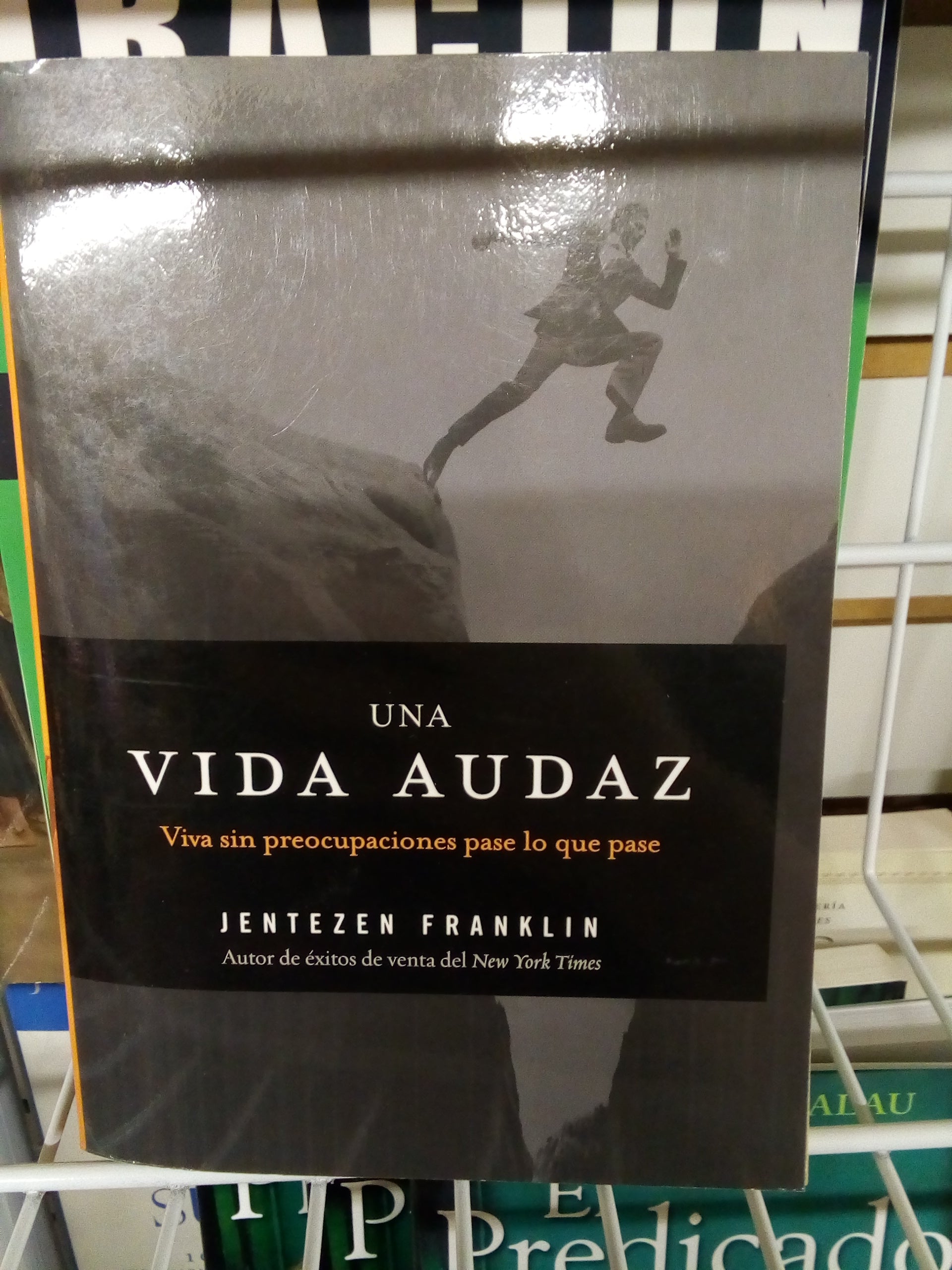 Una Vida audaz Viva sin preocupaciones pase lo que pase — disponible en La Librería del Evangelio
