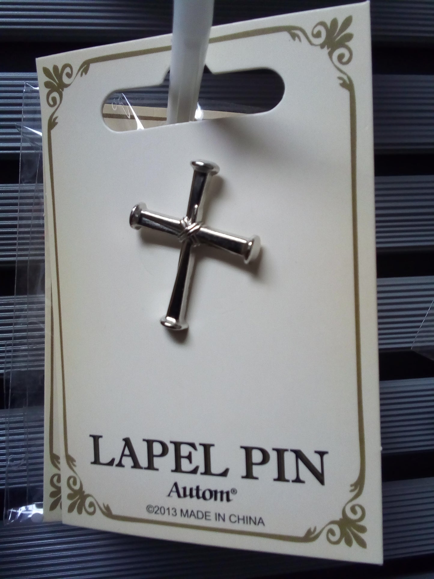 Cross cruz pin