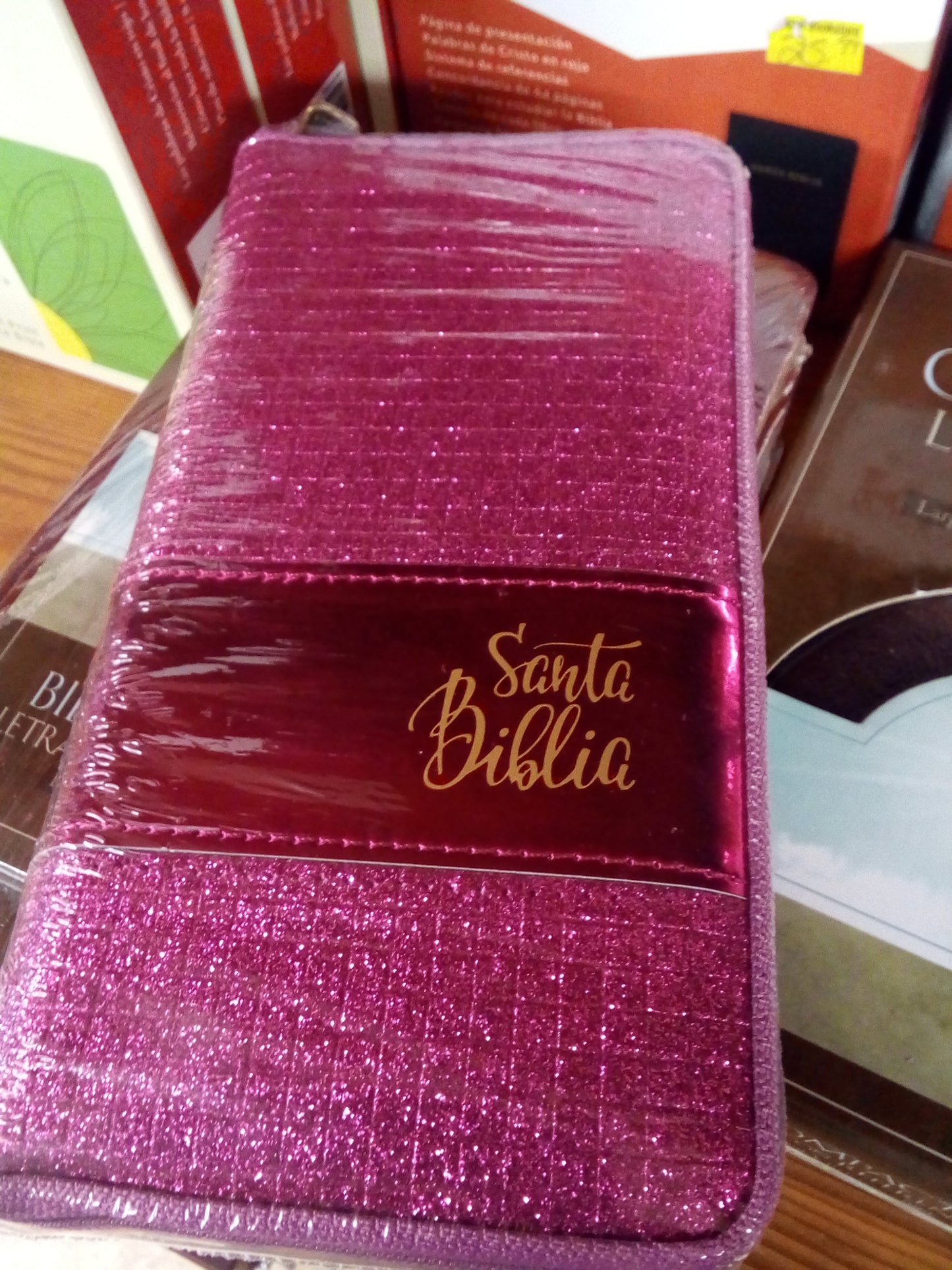 Santa biblia rosa