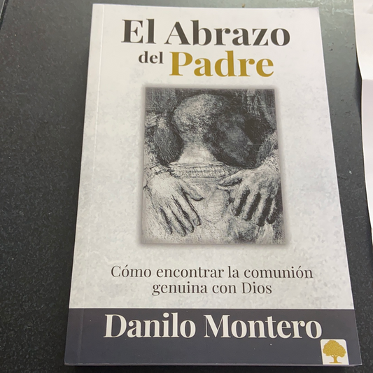 El Abrazo del padre Danilo Montero — disponible en La Librería del Evangelio