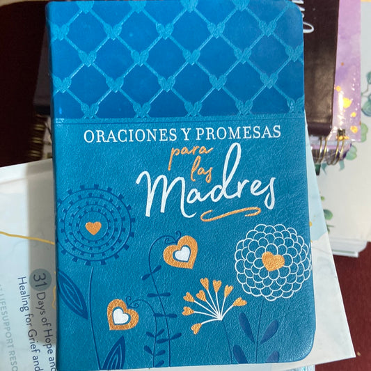 Oraciones y promesas para las madres — disponible en La Librería del Evangelio