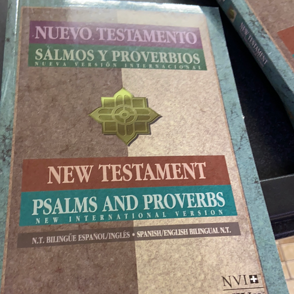 Salmos y proverbios bilingüe