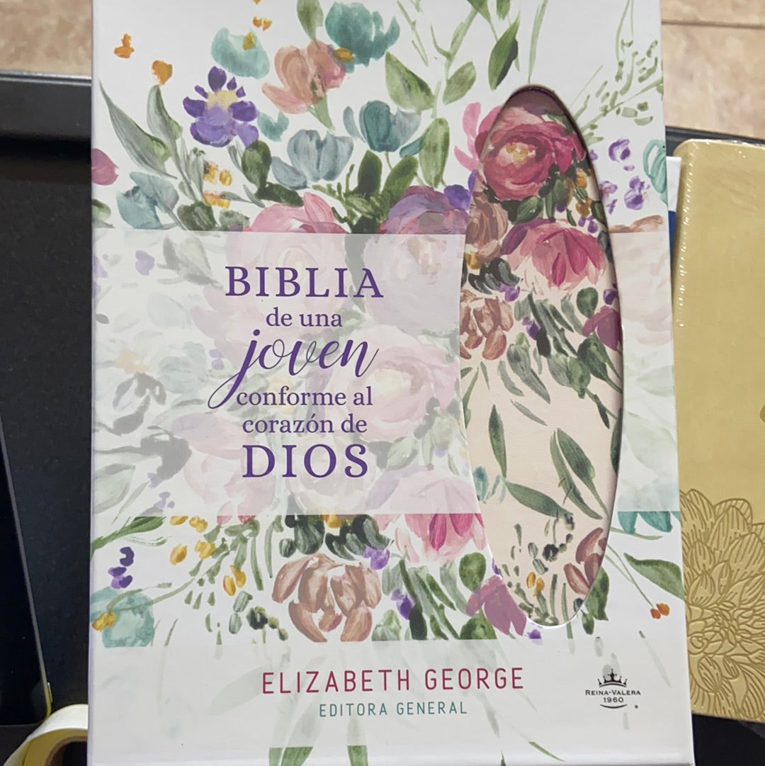 Biblia de una joven conforme al corazón de Dios Elizabeth George — disponible en La Librería del Evangelio