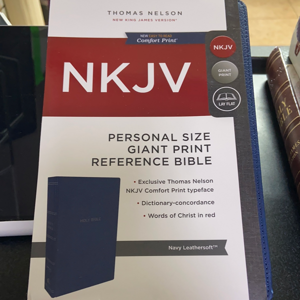 NKJV PERSONAL SIZE GIANT PRINT REFERENCE BIBLE