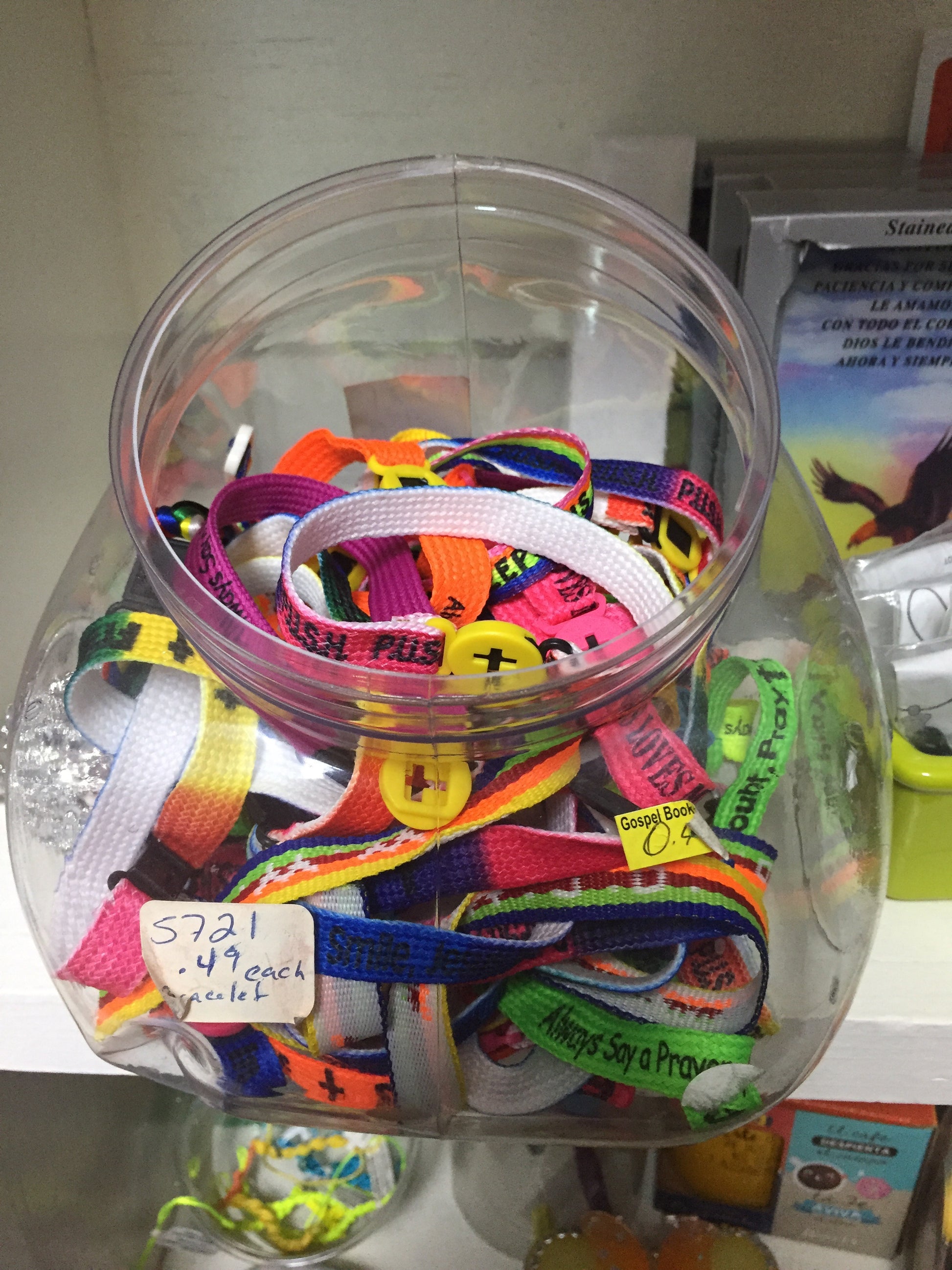 Pulsera de colores — disponible en La Librería del Evangelio
