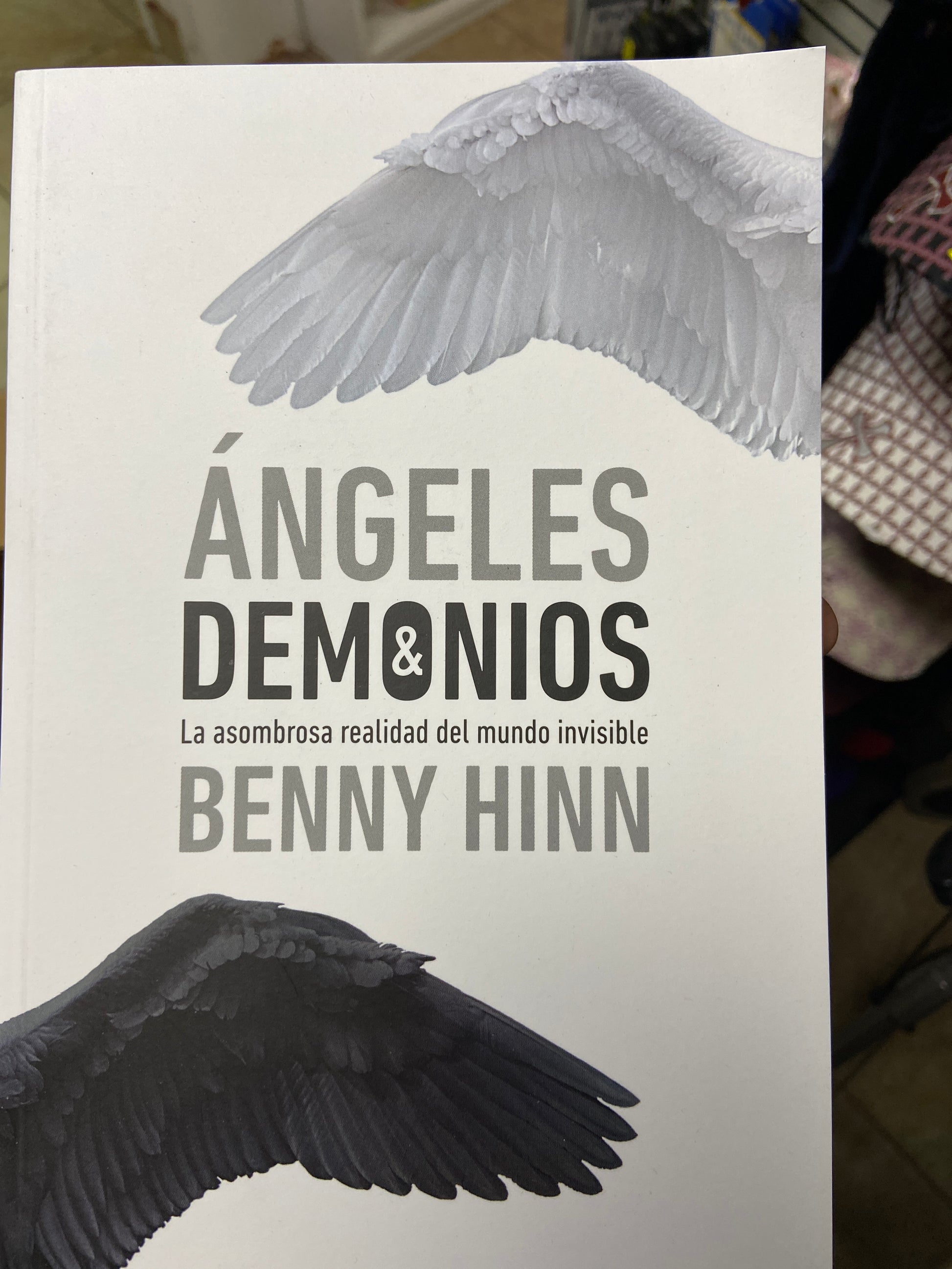 Angeles y Demonios Benny Hinn — available at The Gospel Bookstore