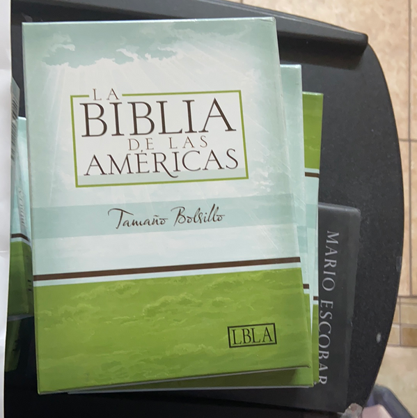 La Biblia de las Americas tamaño bolsillo color rojizo